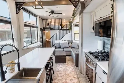 Image de Luxury 2 Story Beachfront Rv w/ Lofts – Perfect Family Escape at The Reef!