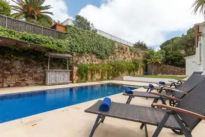 Image de Merveilleuse maison de vacances privée avec Wifi, piscine privée, climatisation, Tv et patio