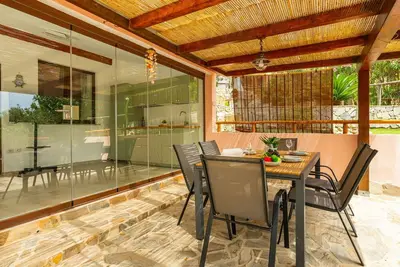 Image de Belle maison de vacances privée pour 4 personnes avec climatisation, Tv et terrasse