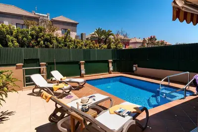 Image de Magnifique maison de vacances privée avec Wifi, climatisation, piscine privée, Tv, patio, parking