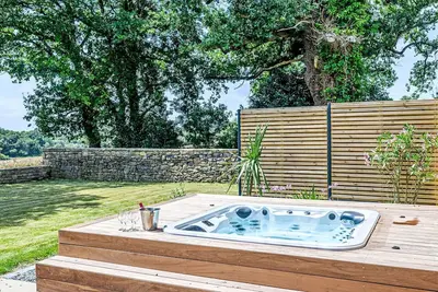 Image de Belle maison de vacances privée avec bain à remous, Wifi, Tv, terrasse, animaux admis et parking