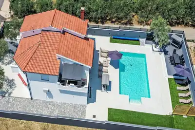 Image de Belle maison de vacances privée avec Wifi, piscine privée, climatisation, Tv, terrasse et parking