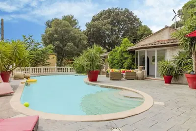 Image de Maison de vacances privée avec Wifi, climatisation, piscine privée, bain à remous, Tv, terrasse