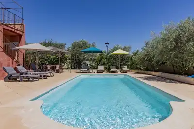 Image de Belle maison de vacances privée avec climatisation, piscine privée, Wifi, Tv, terrasse, parking