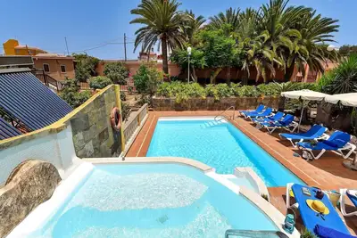 Image de Maison de vacances privée avec Wifi, climatisation, piscine privée, Tv, patio, animaux admis
