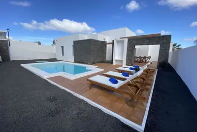 Image de Merveilleuse maison de vacances privée avec climatisation, Wifi, piscine privée, Tv et patio