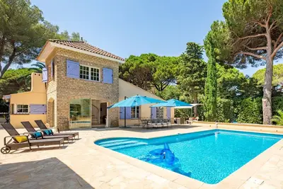 Image de Belle maison de vacances privée avec Wifi, piscine privée, climatisation, Tv, terrasse, parking