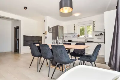 Image de Maison de vacances privée avec piscine privée, climatisation, Wifi, Tv, terrasse, parking