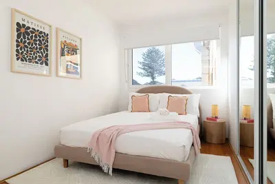 Image de 5* location, 1min to the beach w balcony & parking\n
