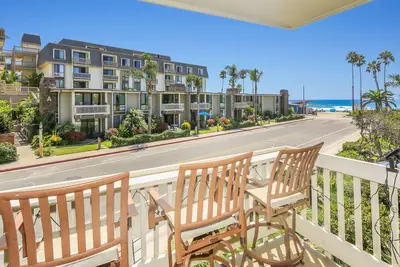 Image de *New Listing* Ncv C4 Beautiful beachfront cottage, all new furnishings w\/ Stunning Ocean views
