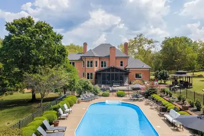 Image de Above Nashville Country Manor I Pool | Pool Table | 12 Beds| EventsI Services