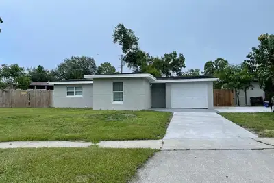 Image de Charming 4-bedroom house in brilliant Tampa with New Ac, WiFi, back porch.