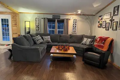 Image de 2. 5 miles from Beaver Stadium our Charming 3-bedroom house with Ac, WiFi