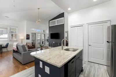 Image de New! Cozy 1-bedroom condo with parking in charming Charlotte