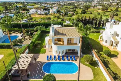 Image de Villa Baltin - Quatre Chambres Villa, Couchages 8