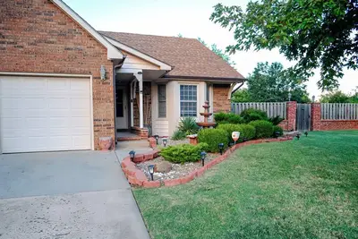 Image de The Home Base of Wichita McConnell Afb Hot Tub 3 Bed 2 Bath