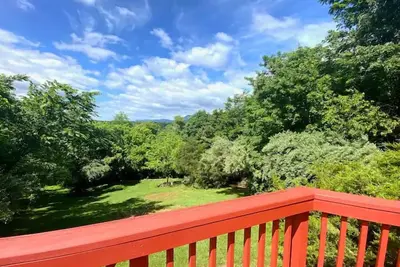 Image de Charming 3-bedroom cabin with Moutain Views, Hottub, WiFi in Shenandoah.