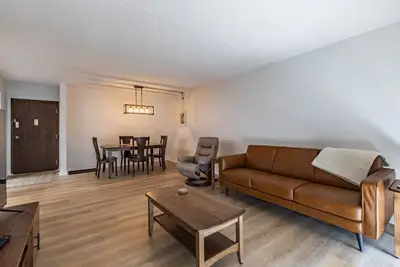 Image de Turn-Key 2br | 6 Blocks to Mayo | Washer/Dryer + 2 Parking Spots