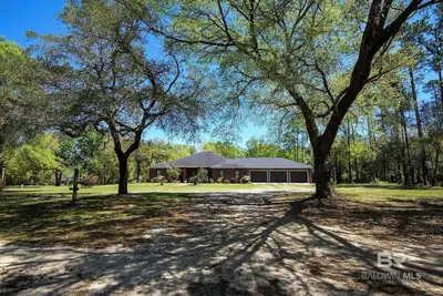 Image de Maxinea's Hideway is a 6 Bedroom ground level home on 3 Acres in Elberta, Al