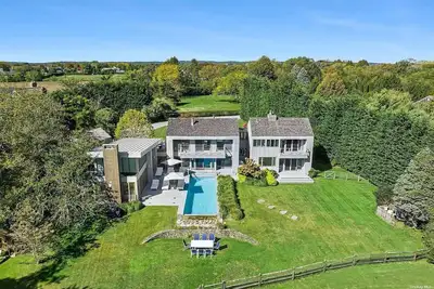 Image de Spacious 5-bedroom house in beautiful Water Mill Ny