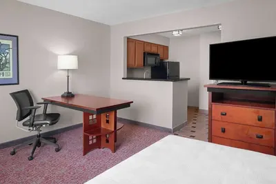 Image de Handy Studio w/ Full Equipped Kitchen and Oversized work desk - Parking