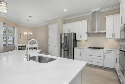Image de Luxury Lakefront 4-Bedroom Home with Private Pool and Resort Amenities in Estero