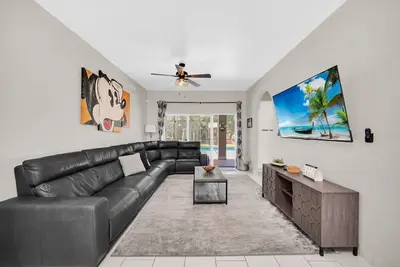 Image de Lovely 4 Bed Pool Home with Game Room-5334cvl