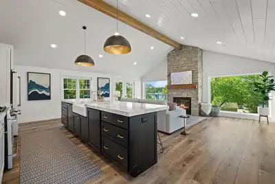 Image de đź’« Pewaukee Lakeview Retreat: Main House + Guest House, Sleeps 10 đź’«