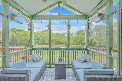 Image de Vacation home just 10 minutes to the beach and 20 to Downtown Charleston.