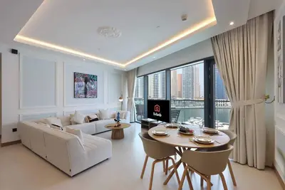 Image de Livbnb - Marina Front 3br w/ Wraparound Balcony & Yacht Views | Vida Residences