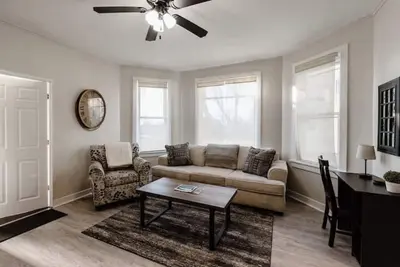 Image de Laurium Sleeps 12, Parking, Ski & Snowmobile\n