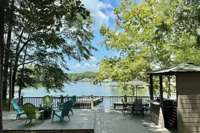 Image de Lake Martin lakehouse. Screened porch. Dock. firepit & views. 30 min to Auburn