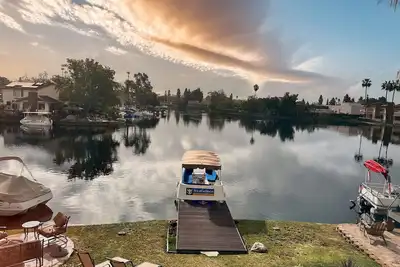 Image de Stunning Lake Forest\nEstate by Private Lake 4 Bedroom\nHome with Enchanting\nViews