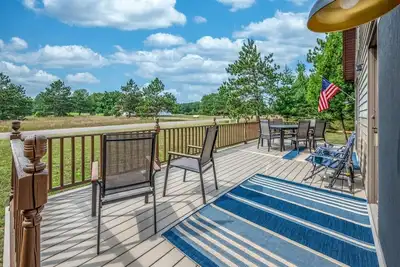 Image de Rec Garage ~ Fire Pit ~ Pool ~ Sauna ~ Views