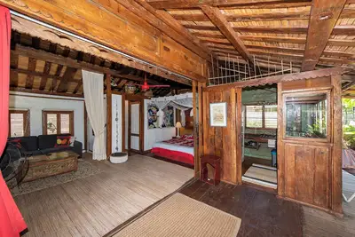 Image de Fare Teak avec Palapa et piscine partagée