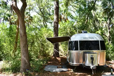 Image de le de Paon- Private Island & Airstream!