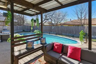 Image de 4-bedroom house with private pool near Stadium and Dfw