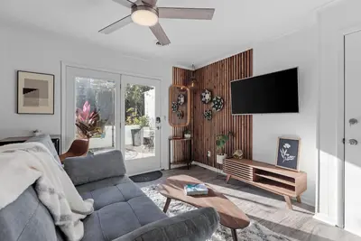 Image de Private Garden Retreat - King Bed - mins Tmh + Downtown + Fsu!