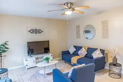 Image de Ideally 2Br Near Lake Apartment