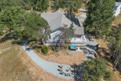 Image de 2 houses on 1 lot - Hot Tub - Firepit - Pool table - Foosball - 3 King beds