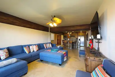 Image de Enjoy Your Vacation In This Beautiful Remodeled Condominium!