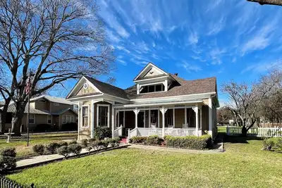 Image de Historical Krezdorn House in the heart of Seguin!