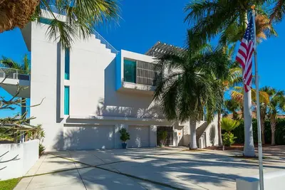 Image de Exclusive 5-Level Waterfront Solstice House on Sarasota Bay