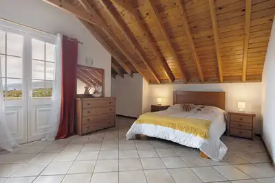 Image de Appartement 'Vista Da BaĂa - Casa Do Aniceto' avec vue sur la mer, terrasse privĂ©e et Wi-Fi