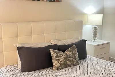 Image de South Coast Plaza Area Ample 1bed 1bth Comfortable, Clean, Private.