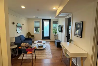 Image de Charming 2-bedroom 1 bathroom with plunge pool, new gazebo @  Bridgeport Chicago