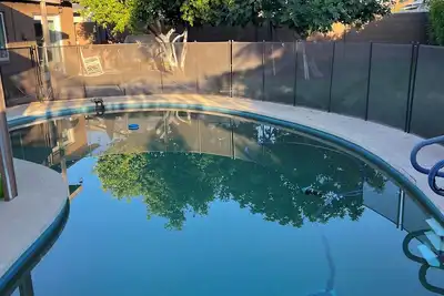 Image de Private retreat with gym, hot tub, pool & playroom