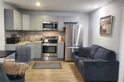 Image de \nCharming 2-Bedroom Apartment w/ Private Bath & Sofa Bed: Near Nyc & Ewr