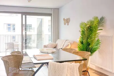 Image de 5-Guest Retreat Steps from Ostend Beach