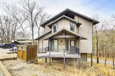 Image de Osage Beach Home w/ 3 Decks in Margaritaville!